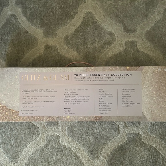 Glitz and Glam 26 piece essential collection - Picture 6 of 9